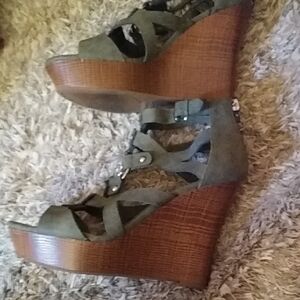 G by Guess Green Platform Sandals with Strappy Design